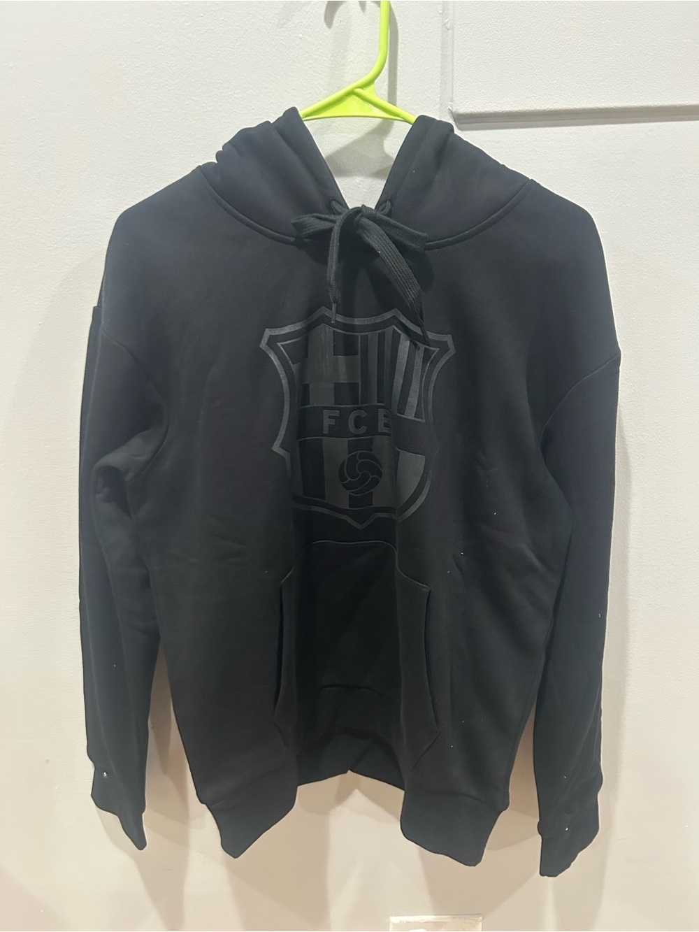 NWOT FC Barcelona Pullover Official Medium Blackout Soccer Hoodie Sweatshirt Men